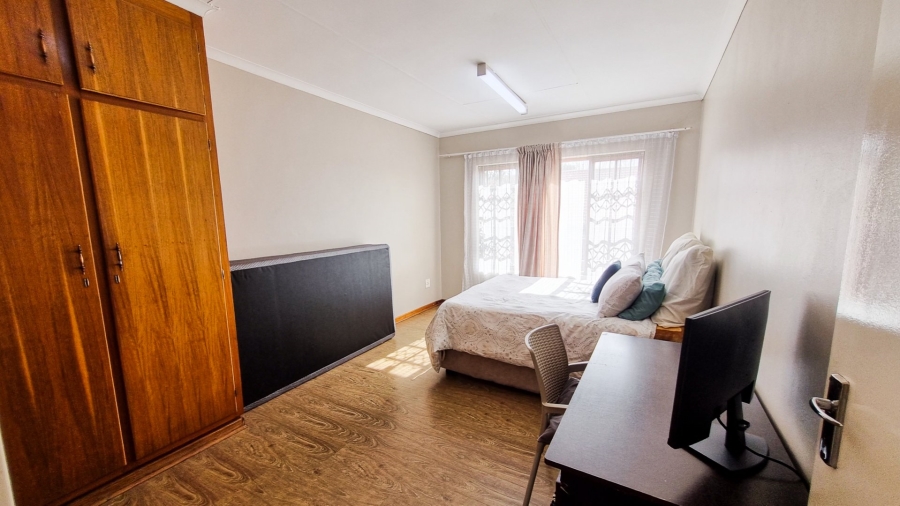 2 Bedroom Property for Sale in Langenhovenpark Free State